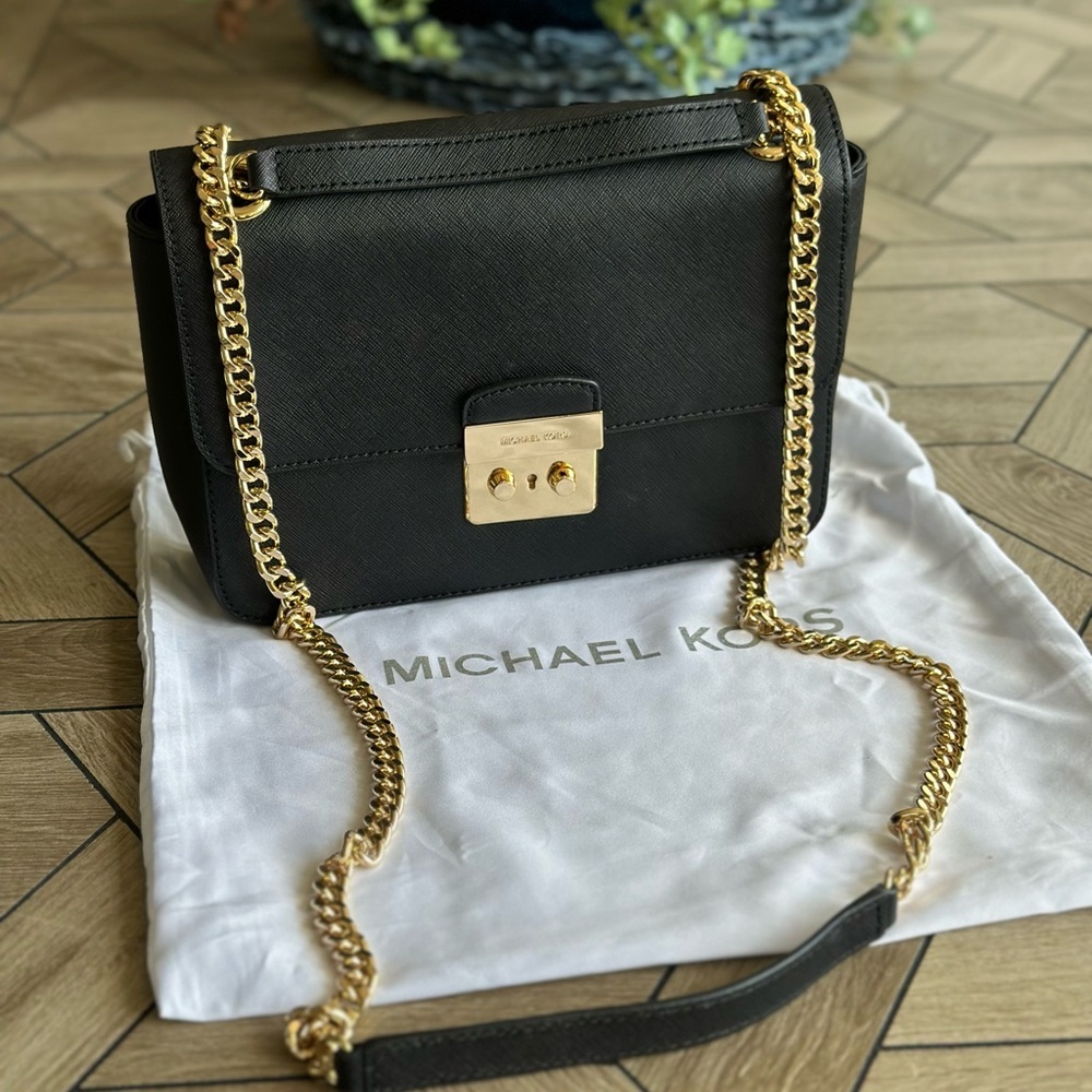 Michael Kors Black Crossbody Bag with Gold Chain - Picture 3 of 16